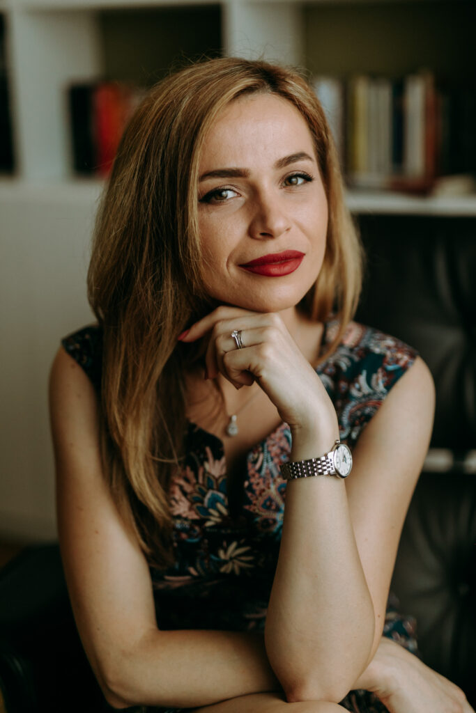 Alexandra - pt site -7 image of site owner. use for about me